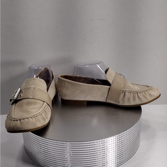 Ugg  Women’s Tan Loafers size 8 pre owned Exellent condition - Picture 5 of 9